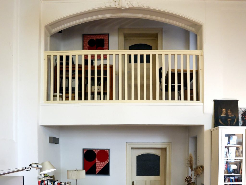Galerie über dem Saal